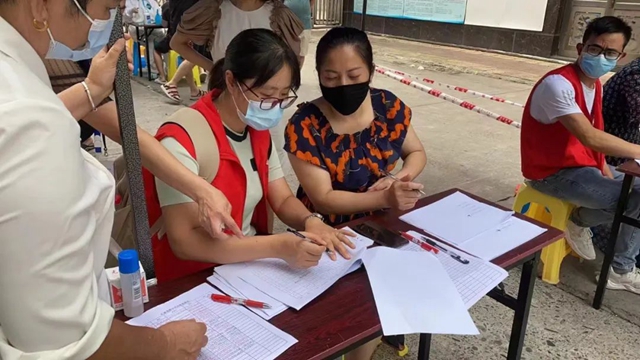 “接电话时还迷迷糊糊,挂了电话我翻身就下床了!”——泸州十八中教师志愿服务纪实(图10) 10.jpg