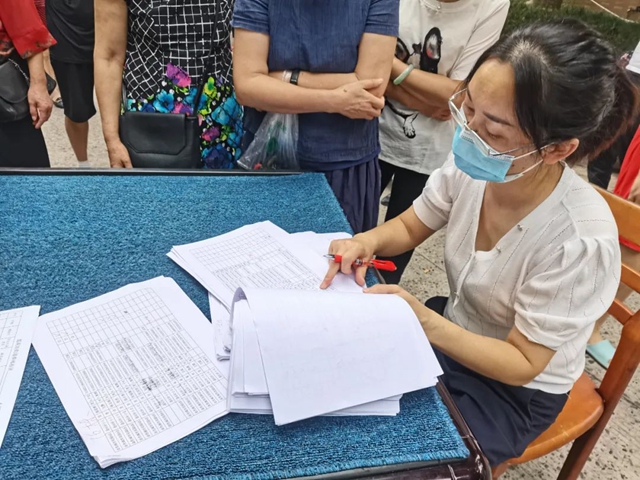 “接电话时还迷迷糊糊,挂了电话我翻身就下床了!”——泸州十八中教师志愿服务纪实(图14) 14.jpg