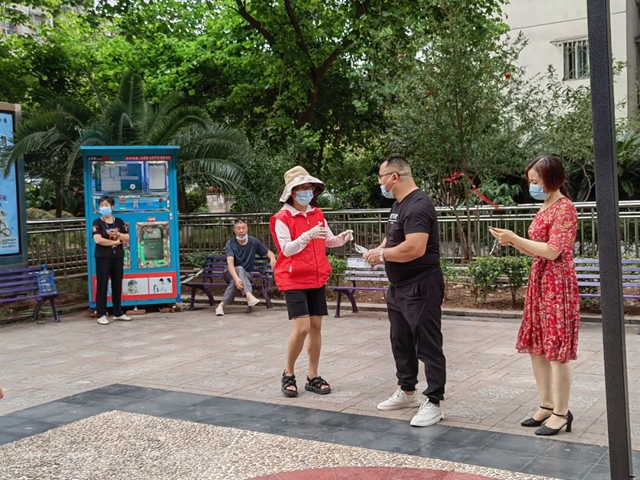 “接电话时还迷迷糊糊,挂了电话我翻身就下床了!”——泸州十八中教师志愿服务纪实(图16) 16.jpg