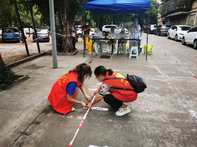 “接电话时还迷迷糊糊,挂了电话我翻身就下床了!”——泸州十八中教师志愿服务纪实(图15) 15.jpg