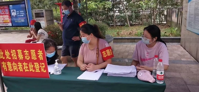 “接电话时还迷迷糊糊,挂了电话我翻身就下床了!”——泸州十八中教师志愿服务纪实(图18) 18.jpg