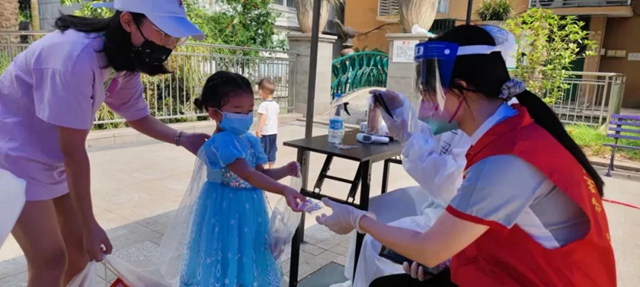 “接电话时还迷迷糊糊,挂了电话我翻身就下床了!”——泸州十八中教师志愿服务纪实(图27) 27.jpg