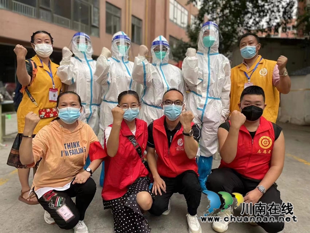 龙城义工抗疫人员合影.jpg