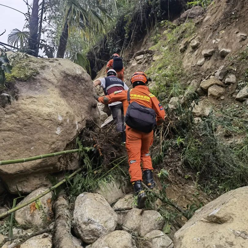 星夜驰援震区后,这么多天他们是怎么过的?(图3) 3.jpg