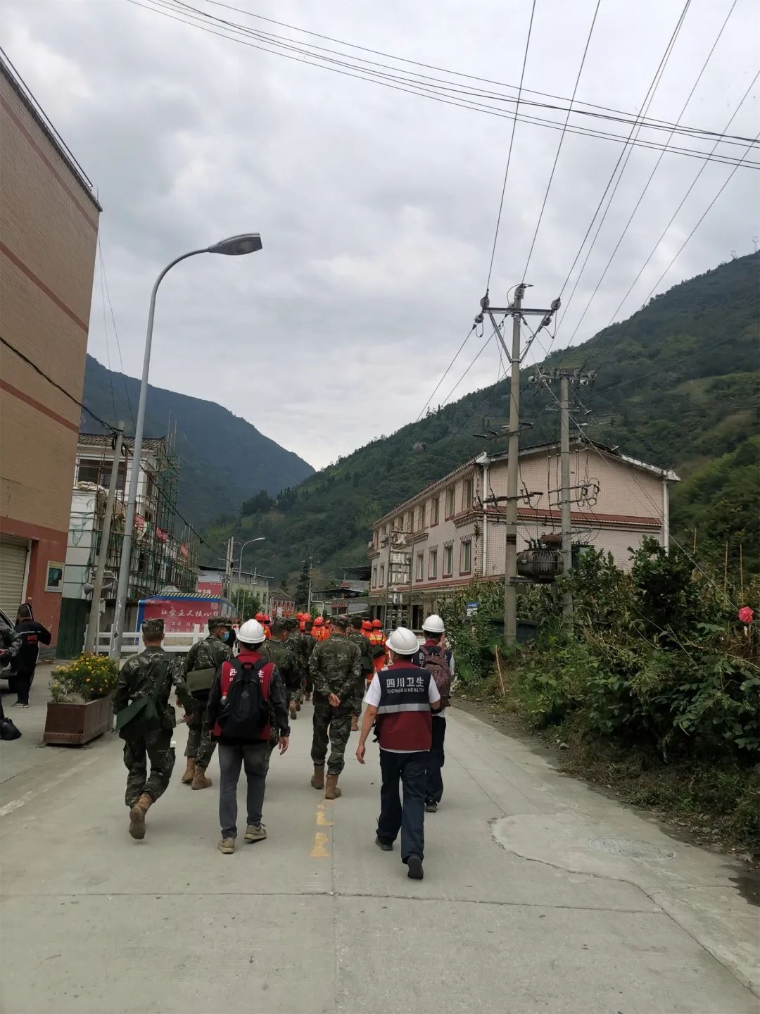 星夜驰援震区后,这么多天他们是怎么过的?(图4) 4.jpg