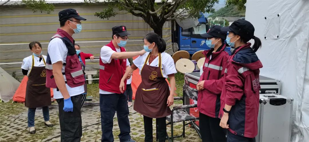 星夜驰援震区后,这么多天他们是怎么过的?(图6) 6.jpg