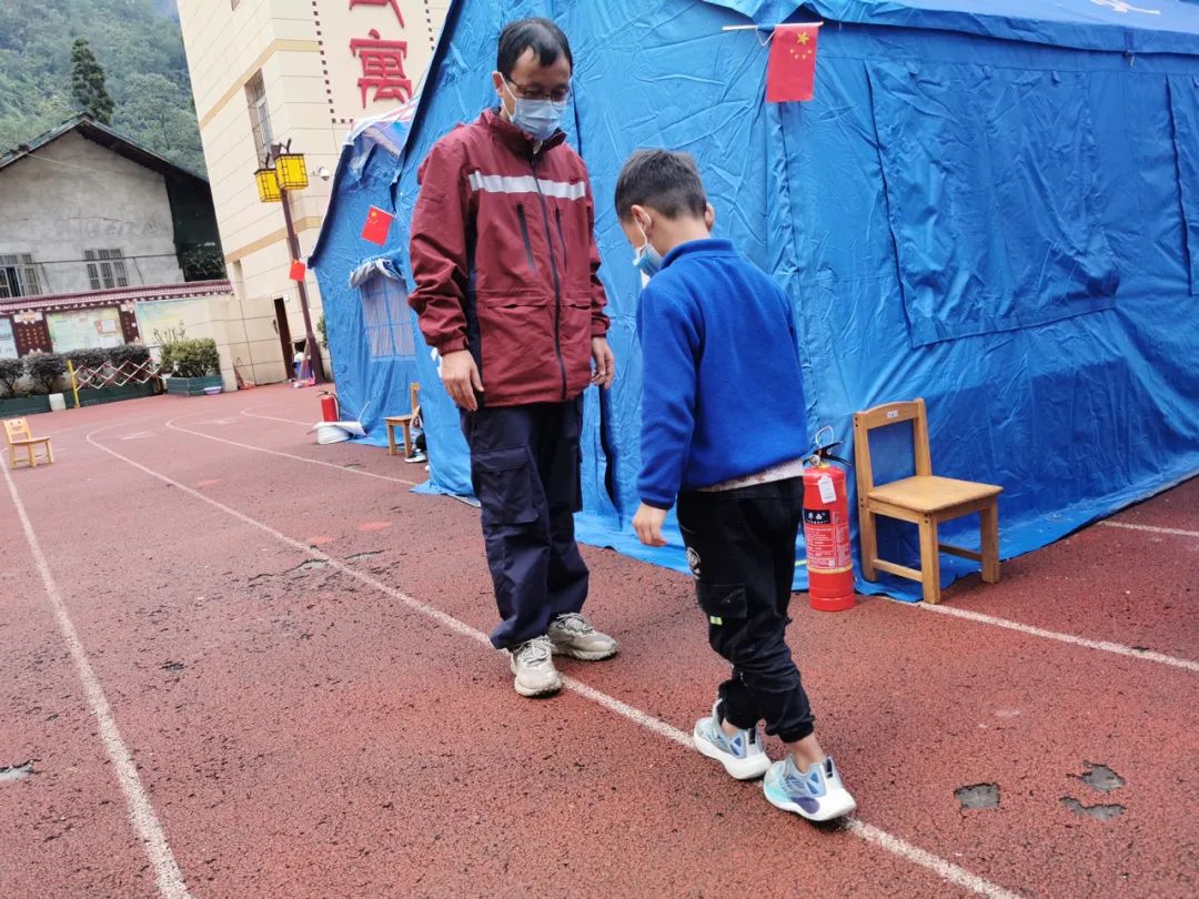 星夜驰援震区后,这么多天他们是怎么过的?(图12) 12.jpg