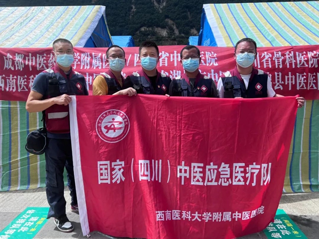 【救灾现场】中药大锅汤,送进石棉县安置点!(图12) 12.jpg