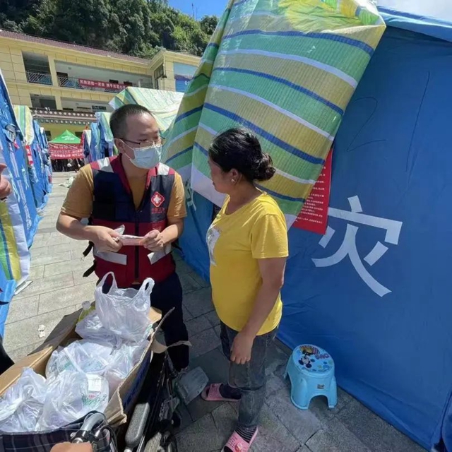 【救灾现场】中药大锅汤,送进石棉县安置点!(图3) 3.jpg