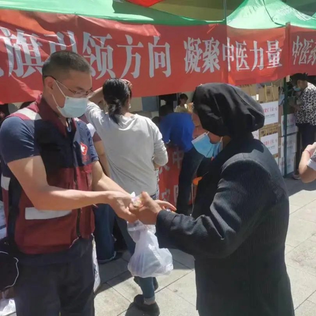 【救灾现场】中药大锅汤,送进石棉县安置点!(图6) 6.jpg