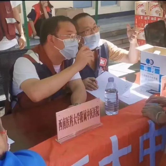 【救灾现场】中药大锅汤,送进石棉县安置点!(图8) 8.jpg