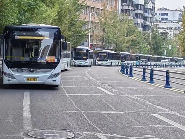 停运不停车！疫情下，内江260余辆公交车变身“战备车”