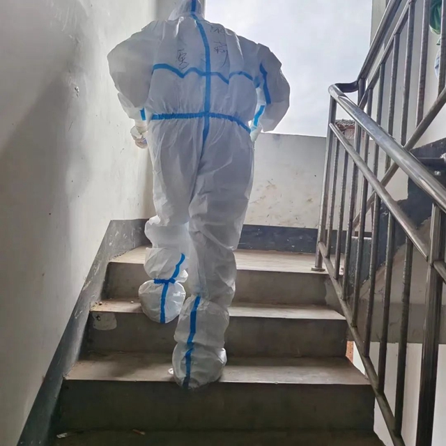 【战“疫”记录】义无反顾,奔赴一线:这就是天使的模样!(图18) 18.jpg