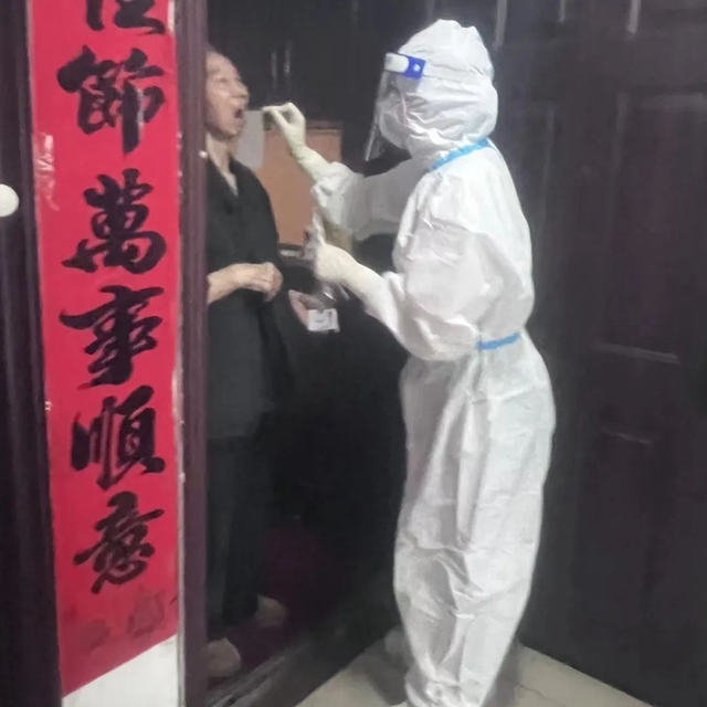 【战“疫”记录】义无反顾,奔赴一线:这就是天使的模样!(图19) 19.jpg