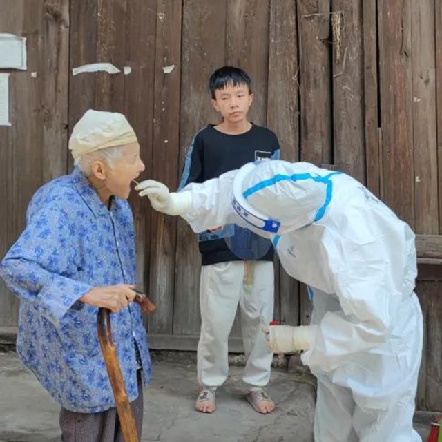 【战“疫”记录】义无反顾,奔赴一线:这就是天使的模样!(图23) 23.jpg