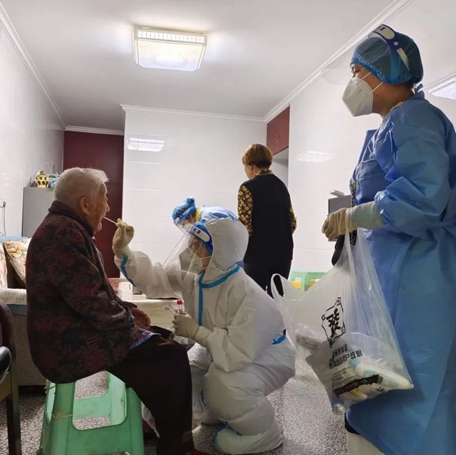 【战“疫”记录】义无反顾,奔赴一线:这就是天使的模样!(图25) 25.jpg