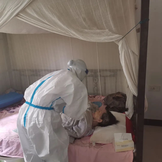 【战“疫”记录】义无反顾,奔赴一线:这就是天使的模样!(图26) 26.jpg