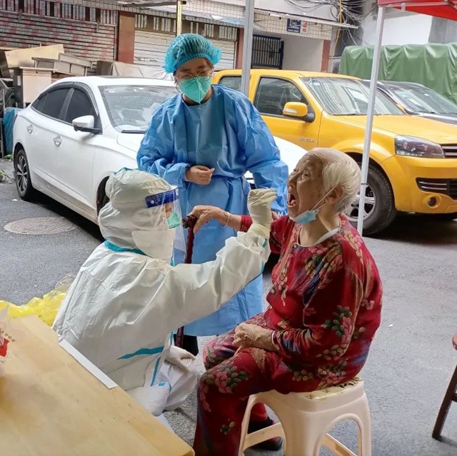 【战“疫”记录】义无反顾,奔赴一线:这就是天使的模样!(图28) 28.jpg