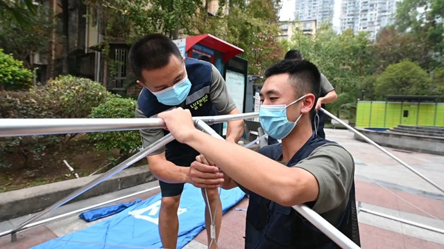 泸州:应急帐篷为“疫”线撑起“避风港”(图7) 7.jpg