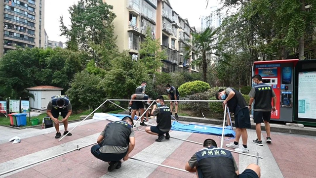 泸州:应急帐篷为“疫”线撑起“避风港”(图6) 6.jpg