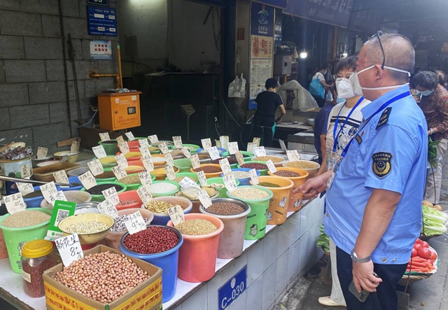 买菜不用再讨价还价,江阳区市区16家农贸市场全面实行明码标价(图1) 价1.jpg