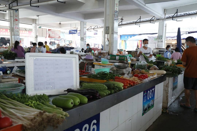 买菜不用再讨价还价,江阳区市区16家农贸市场全面实行明码标价(图3) 价3.jpg