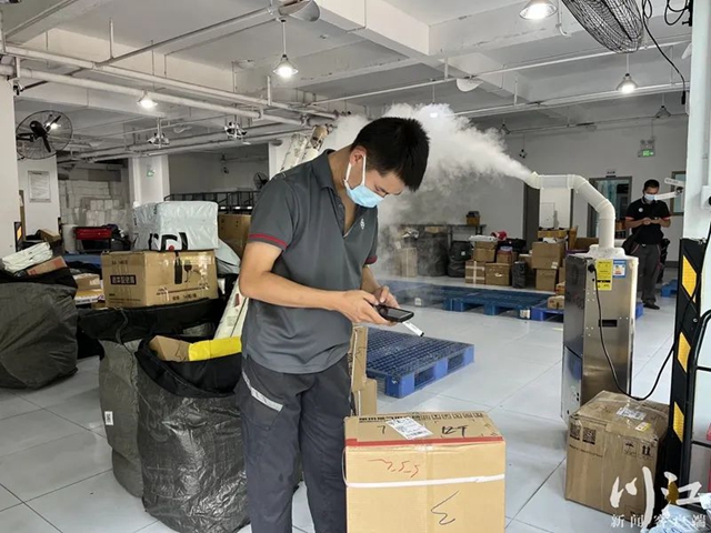 顺丰日均收派2万余件|请耐心等待包裹,泸州快递小哥正在派送(图3) 3.jpg