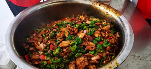 驰援!军用野战炊事车进内江,为战疫一线人员供“粮草”(图5) 5.jpg