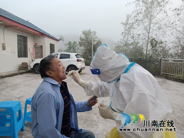 泸县云龙镇:“老中青”党员齐上阵,共筑防疫“红色堡垒”(图2) 谢明波.jpg