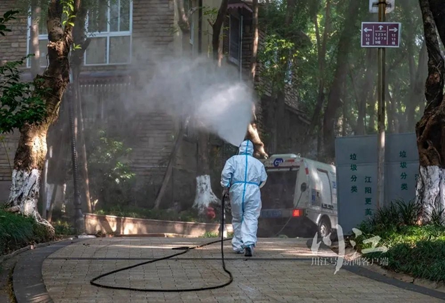 安静的战斗丨直击泸州主城区高风险小区战疫一线(图4) 4.jpg