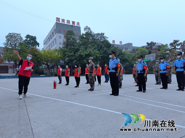 泸县建校:在力所能及之处,全力以赴!(图4) 开展消防安全培训.jpg