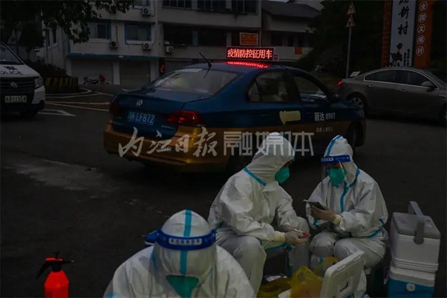 转运样本、协助“追阳”!内江千余的哥、驾驶员24小时鏖战“疫”线(图3) 3.jpg