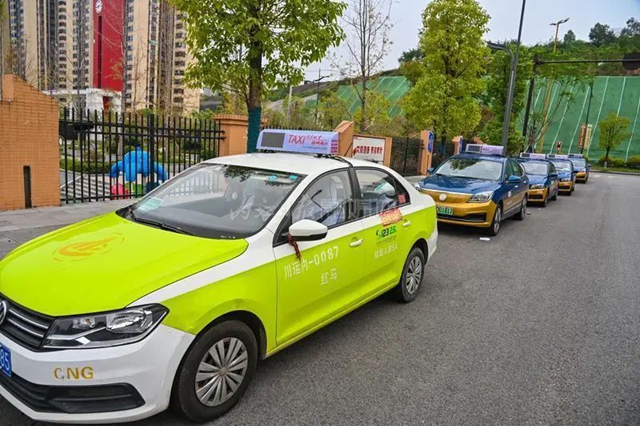 转运样本、协助“追阳”!内江千余的哥、驾驶员24小时鏖战“疫”线(图9) 9.jpg