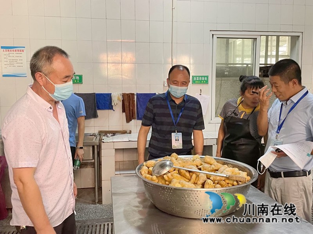 检查食堂安全 (1).JPG