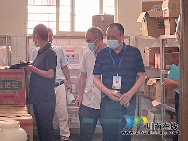 检查食堂安全 (2).JPG