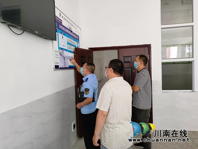 叙永县市场监督管理局到向林镇检查工作