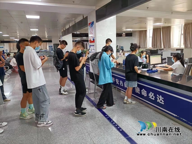 古蔺：东城派出所 “三提升”解决学生办证难的问题