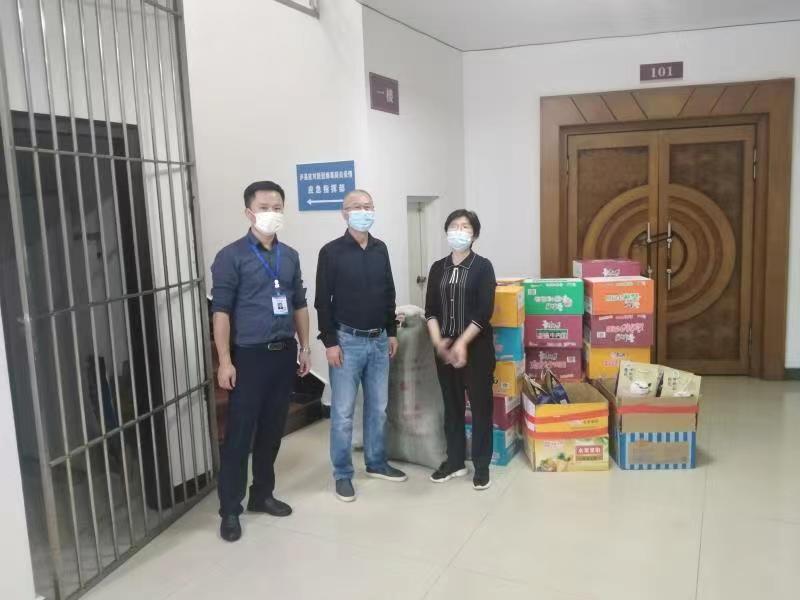 9月10日，泸县新联会会员单位泸州水源液压机械有限责任公司在中秋佳节来临之际，准备了生活用品及月饼等物资慰问泸县中医院抗疫勇士。.jpeg