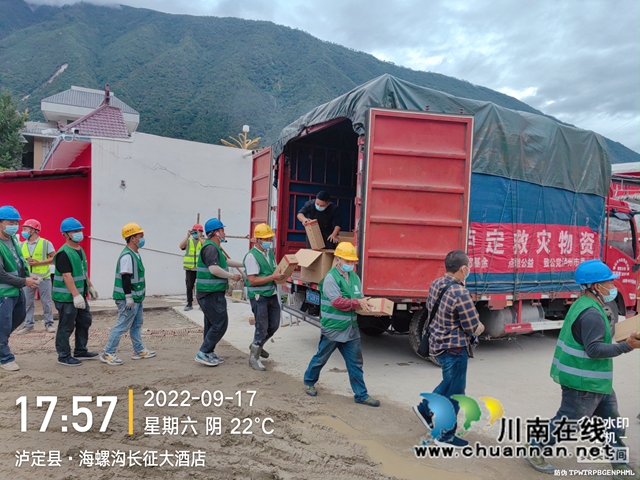 【驰援泸定抗震救灾】照片 (55).jpg