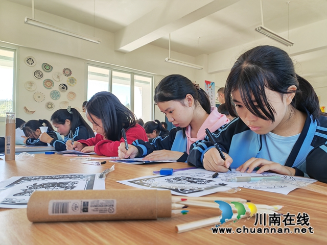 古蔺县石宝镇:民族宣传进校园,团结之花开满园(图4) IMG_20220929_104747.jpg