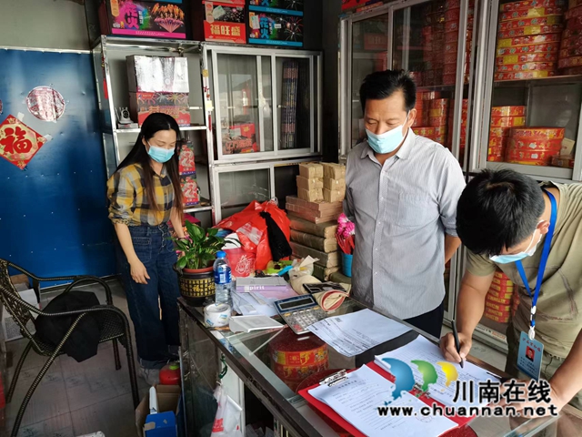 泸县百和镇开展国庆节节前消防安全检查(图2) da2e49e4bf2ff496a049232e0d2f566.jpg