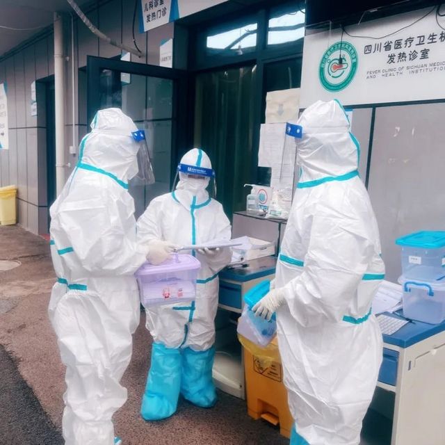 全员出击、多线作战!这是泸州市人民医院的“战疫”答案(图19) nEO_IMG_19.jpg