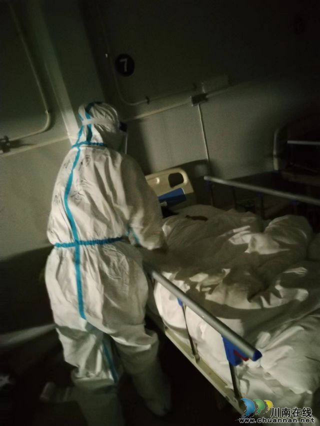 抗疫进行时|西南医科大学附属中医医院医务人员坚守战“疫”一线(图3) nEO_IMG_工作照 (1).jpg