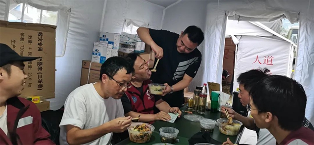 【忠山车神】高山危崖间的生命“摆渡人”(图9) 9.jpg