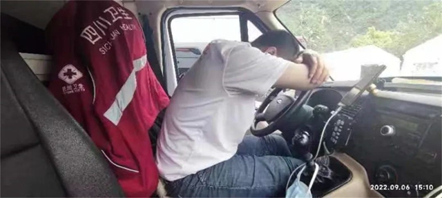 【忠山车神】高山危崖间的生命“摆渡人”(图8) 8.jpg