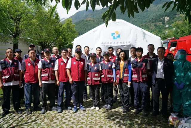 【忠山车神】高山危崖间的生命“摆渡人”(图15) 15.jpg