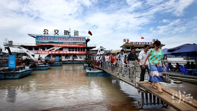 中国青年报•中青在线 | 演员谭松韵讲述家乡泸州这十年(图2) 2.jpg