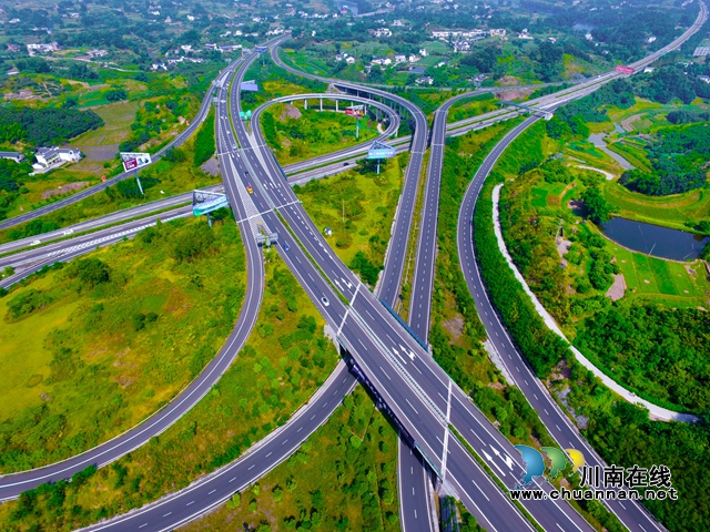 5：成自泸赤高速公路仰天窝互通.jpg