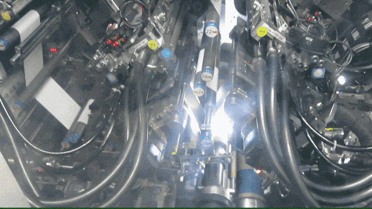 智造+零碳,四川时代入选全球“灯塔工厂”(图4) 4.gif