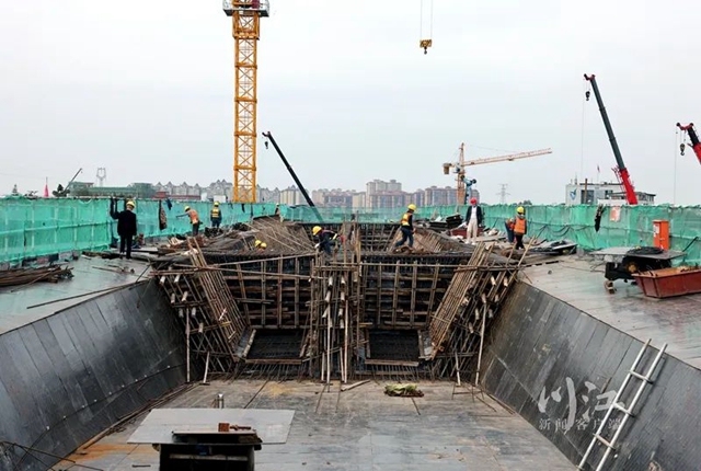 决战四季度 大干一百天丨渝昆高铁泸州东站、长江二桥等重点项目建设火力全开(图7) 7.jpg